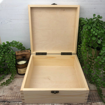 Personalised, Engraved Wooden Wedding Memory Box with Dry Flower design - Wedding Gifts, Wedding Keepsakes, Rustic Boho Outdoor Wedding